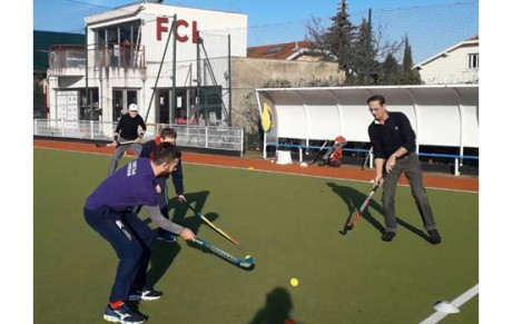 HOCKEY EN MARCHANT 