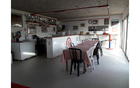 PEAU NEUVE POUR LE CLUB HOUSE